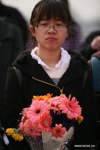 A student with flowers in hand attends a memorial ceremony held at Yuhuatai Martyr Cemetery in Nanjing, capital of east China's Jiangsu Province, March 30, 2013. Various memorial ceremonies were held across the country to pay respect to martyrs ahead of the Qingming Festival, or Tomb Sweeping Day, which falls on April 4 this year. (Xinhua) 