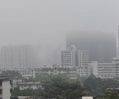 Buildings are shrouded in fog in Nanning, capital of south China's Guangxi Zhuang Autonomous Region, Feb. 17, 2013. (Xinhua/Yu Xiangquan)