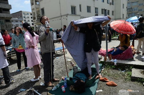 Injured people receive medical treatment at the People's Hospital in Lushan County of Ya'an City, southwest China's Sichuan Province, April 20, 2013. The death toll rises to 46 in the 7.0-magnitude earthquake hitting Lushan County Saturday morning. (Xinhua/Jiang Hongjing)
