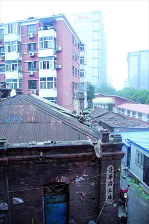 1. Qinghuayuan Railway Station, in Haidian district, is the only old building in the vicinity, reminding locals what an old station used to look like. 
