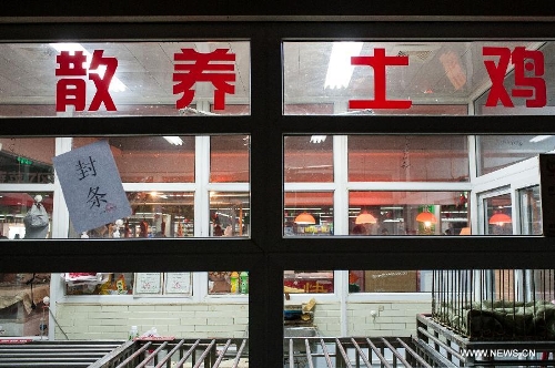 A stall selling live poultry is closed at a market in Nanjing, capital of east China's Jiangsu Province, April 12, 2013. To prevent the transmission of the H7N9 virus, various actions have been taken recently in Nanjing, including suspending live poultry deals, killing live poultry and holding publicity campaigns. As of Thursday evening, China had reported a total of 38 H7N9 cases including 10 fatalities. (Xinhua/Li Mangmang)