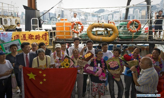 Chinese activists who were illegally detained by Japan are welcomed at Tsim Sha Tsui Ferry Pier after returning to south China's Hong Kong, Aug. 22, 2012. The seven Chinese activists illegally detained by Japan for landing on the Diaoyu Islands returned to Hong Kong on Wednesday afternoon. Photo: Xinhua