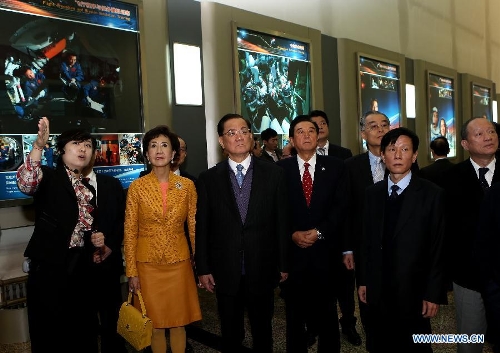 Visiting Honorary Chairman of the Kuomintang Lien Chan (front, 3rd L) and his delegation visit a space center in Beijing, capital of China, Feb. 27, 2013. Lien Chan visited a Beijing-based space center on Wednesday. (Xinhua/Jin Liwang) 