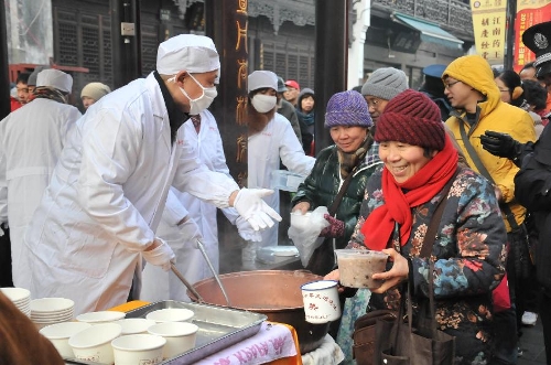  Citizens get free porridge at a Chinese herbal medicine store in Hangzhou, capital of east China's Zhejiang Province, Jan. 19, 2013, to celebrate the traditional Laba Festival. Laba literally means the eighth day of the 12th lunar month. The Laba Festival is regarded as a prelude to the Spring Festival, or Chinese Lunar New Year, the most important occasion of family reunion, which falls on Feb. 10 this year. Eating porridge is an old tradition on the Laba Festival in China. (Xinhua/Li Zhong) 