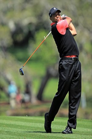 Tiger Woods plays his tee shot at the 16th hole during the final round of the 2013 Arnold Palmer Invitational at Bay Hill Golf and Country Club in Orlando, Florida on Monday. Photo: IC
