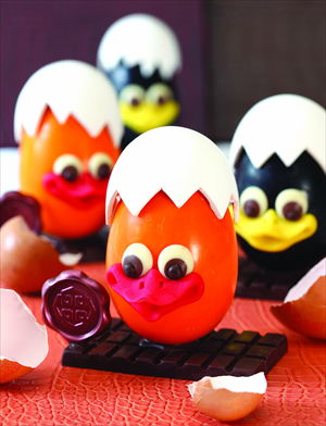 Scene a Café will whip up some traditional hot cross buns and serve chocolatey treats. Photos: CFP and courtesy of Scene a Café