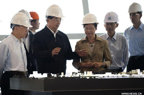 Chinese President Hu Jintao (4th R) talks in front of a sand table of the Kai Tak development plan in Hong Kong, south China, June 30, 2012. Photo: Xinhua