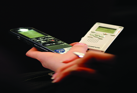 Amateur historians are using voice recorders to preserve first-person accounts of history.Photo: IC