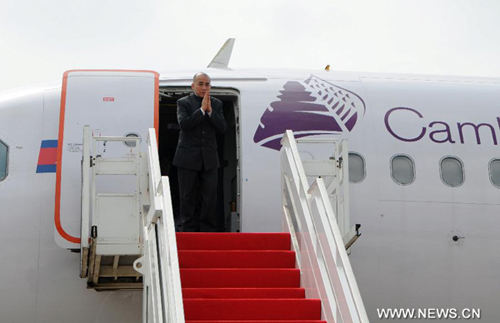 Cambodian King Norodom Sihamoni poses before boarding at the airport in Phnom Penh, capital of Cambodia, October 15, 2012. Cambodian King Norodom Sihamoni and Prime Minister Hun Sen left for Beijing on Monday morning to bring home the body of King-Father Norodom Sihanouk who died at the age of 90. Norodom Sihanouk died of natural cause in China's capital city of Beijing on Monday. Photo: Xinhua
