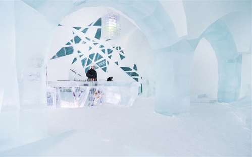 Icebar Jukkasjarvi, ICEHOTEL, Sweden&nbsp; (Source: www.huanqiu.com)The interior changes frequently, but Icebar Jukkasjarvi by ICEHOTEL is always impressively slick.Built from ice each year, the venue in Swedish Lapland opens in mid-December each year and, along wit the adjacent ICEHOTEL, melts into oblivion around April time.