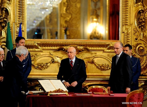 Italian President Giorgio Napolitano (C) and Prime Minister Enrico Letta (front R) attend the swearing-in ceremony in Rome, Italy, on April 28, 2013. Italy's new cabinet, lead by Prime Minister Enrico Letta, was sworn in on Sunday, starting their task for breaking the impasse the country had been locked for months. (Xinhua/Xu Nizhi)  
