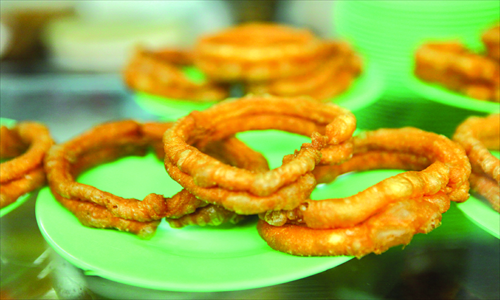 Jiaoquanr, another fried snack.
