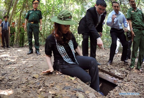 President of Argentina Cristina Fernandez (Front) enters a war tunnel during her visit to the Cu Chi tunnels and the Museum of War against United States near Ho Chi Minh City, Vietnam, Jan. 19, 2013. The Cu Chi tunnels is a complex underground system built by the Vietnamese during the French occupation and expanded after the American invasion in the 1960's. Fernandez arrived in Vietnam Friday after official visits to the United Arab Emirates and Indonesia. (Xinhua/Daniel Dabove/TELAM) 