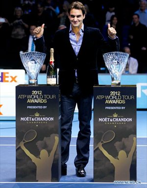 Switzerland's Roger Federer poses with his trophies at the O2 Arena in London, Britain, on November 7, 2012. Federer was presented the Stefan Edberg Sportsmanship Award and the ATPWorldTour Fans' Favourite Award in London Wednesday. Photo: Xinhua