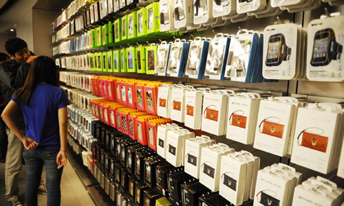 A new Apple store opened in Beijing's Wangfujing shopping district on October 20, which is the company's largest retail store in Asia. Photo: Global Times/Li Hao