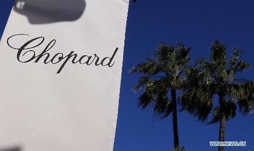 A model of the Golden Palm is seen in a shop of Chopard, a luxury jeweller in central Cannes May 17, 2013. More than one million US dollars worth of jewels due to be lent to movie stars at the Cannes film festival were stolen from a Novotel hotel room in the French Riviera town, a police source said. The jewels were in the safe of the room rented by an employee of Chopard, a luxury jeweller, the source said on condition of anonymity. (Xinhua/Gao Jing) 