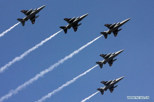 Fighter planes of the Indian Air Force fly in formation as part of the rehearsal for the Republic Day Parade in New Delhi, India, Jan. 21, 2013. The Republic Day Parade will be held on Jan. 26. (Xinhua/Partha Sarkar)&nbsp; 