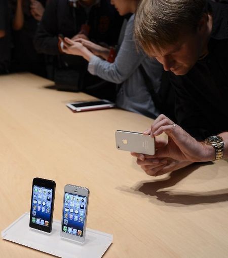 The new iPod nano is displayed during an Apple special event in San Francisco, the United States, September 12, 2012. Apple on Wednesday unveiled iPhone 5, its latest generation of smartphone that features bigger display and support for faster LTE wireless network. Photo: Xinhua