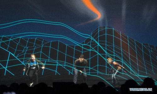 A bilayer 3D screen shows its 3D effects during a keynote address at the Consumer Electronics Show (CES) in Las Vegas, the United States, Jan. 7, 2013. Paul Jacobs, the CEO of Qualcomm, introduced two new chips in the keynote speech ahead of the opening of international CES electronics trade show in Las Vegas. (Xinhua/Yang Lei)  