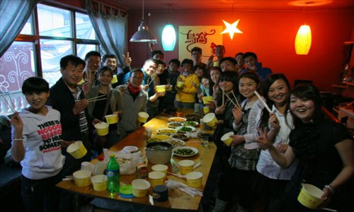 Tourists have a party at Nest Motel. 