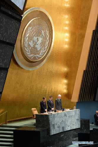 United Nations Secretary-General Ban Ki-moon (L) and Vuk Jeremic (C), president of the 67th Session of the UN General Assembly, observe a moment of silence during a tribute to the memory of late Venezuelan President Hugo Chavez, at the UN headquarters in New York, on March 13, 2013. (Xinhua/Niu Xiaolei) 