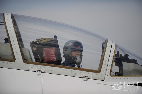 (Photo Source: kj.81.cn)Related:Highly educated Chinese female pilots to join militarySHIJIAZHUANG, June 28 (Xinhua) -- Sixteen female fighter jet pilots with bachelor's degrees in both engineering and military strategy will join the People's Liberation Army (PLA) Air Force following the completion of their education, a senior military academy officer said Friday.The 16 women, initially selected from more than 150,000 senior high school graduates, received their education at north China's Shijiazhuang Flight Academy under the PLA Air Force, said Di Liwen, a senior officer at the academy.Full story