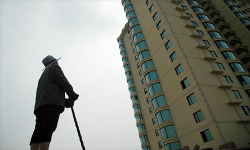 An old man stands in front of a residential building in Anyang, Henan Province, on September 16. Photos: CFP