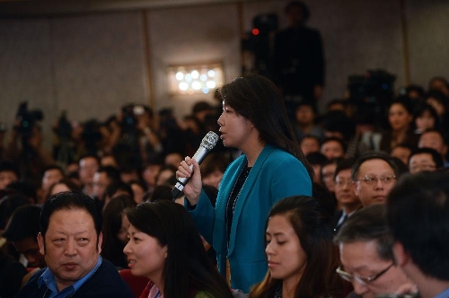  Gu Ruizhen, a journalist with Xinhua News Agency, asks a question at a news conference on the first session of the 12th Chinese People's Political Consultative Conference (CPPCC) National Committee held in Beijing, capital of China, March 2, 2013. The first session of the 12th CPPCC National Committee is scheduled to open in Beijing on March 3. (Xinhua/Jin Liangkuai)