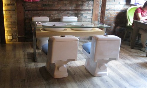 The interior and food at More Than Toilet Photos: Sun Shuangjie/GT