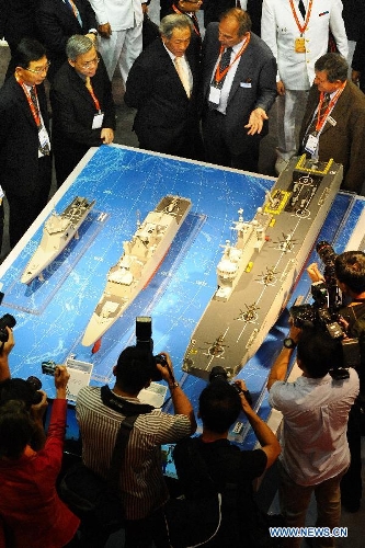 &nbsp;Guests attend the International Maritime Defense Exhibition (IMDEX) Asia at Changi Exhibition Centre in Singapore, May 14, 2013. The three-day exhibition started here on Tuesday. (Xinhua/Then Chih Wey)