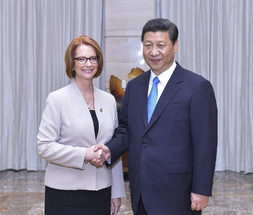 Chinese President Xi Jinping (R) shakes hands with Australian Prime Minister Julia Gillard during their meeting on the sidelines of Boao Forum for Asia (BFA) Annual Conference 2013 in Boao, south China's Hainan Province, April 7, 2013. (Xinhua/Wang Ye) 