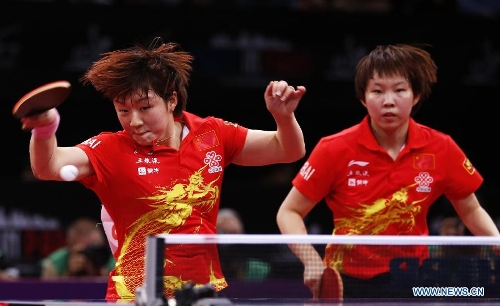 Chen Meng (L) and Zhu Yuling of China compete during the semifinal of women's doubles against their teammates Ding Ning and Liu Shiwen at the 2013 World Table Tennis Championships in Paris, France on May 19, 2013. Chen Meng and Zhu Yuling lost 3-4.(Xinhua/Wang Lili) 