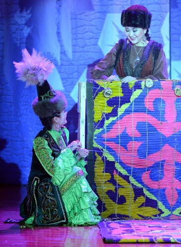 Actors perform in stage play Snowland Families in Altay, northwest China's Xinjiang Uygur Autonomous Region, Jan. 29, 2013. The stage play, created and performed by Altay Art Troupe, tells stories along the ancient Silk Road. (Xinhua/Sadat)