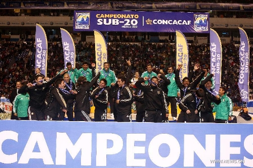 Mexico's players celebrate during the awarding ceremony of CONCACAF Under-20 Championship Grand Final soccer match against U.S., held at Cuauhtemoc Stadium in Puebla, Mexico on March 3, 2013. (Xinhua/Straffonimages) 