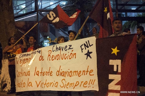 Residents react in front of the Venezuelan Embassy to Guatemala, after the news of Venezuelan President Hugo Chavez's death was released, in Guatemala City, capital of Guatemala, on March 5, 2013. Venezuelan President Hugo Chavez died on March 5. (Xinhua/Luis Echeverria)