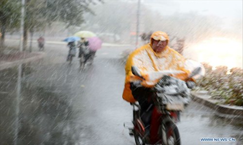 A citizen rides against snow in Yanqing County of Beijing, capital of China, November 3, 2012. The cold wave that has swept northwestern China is moving eastward and is expected to bring blizzards to parts of northern China, the National Meteorological Center (NMC) forecast on Saturday. Heavy snow will hit Inner Mongolia, Hebei, Shanxi and the mountainous areas in western Beijing, according to a posting on the NMC website. The NMC has issued a blue warning on blizzards for Saturday, the lowest level in disaster alarm after yellow, orange and red. Photo: Xinhua