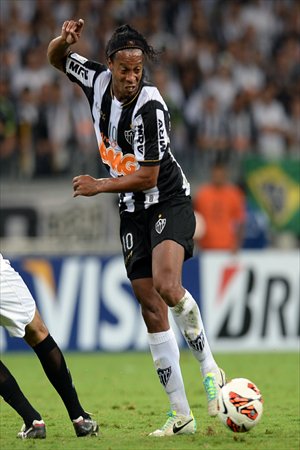 Atletico Mineiro's Ronaldinho tries to control the ball against Olimpia at the Mineirao stadium in Belo Horizonte, Brazil on Wednesday. Photo: AFP  