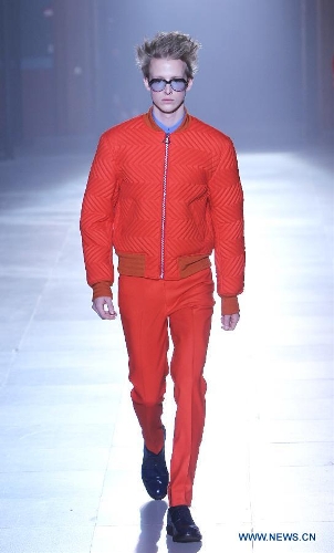 A model displays creations by Japanese designer Arashi Yanagawa for the label John Lawrence Sullivan during the men's Fall-Winter 2013-2014 collection show in Paris, France, Jan. 16, 2013. The 5-day Paris Men's Fashion Week kicked off here on Wednesday. (Xinhua/Gao Jing) 