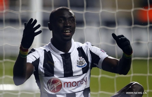 Papiss Cisse of Newcastle United reacts during the UEFA Europa League quarterfinal second leg between Newcastle United and Benfica at St James' Park in London, Britain on April 11, 2013. The match ended with a 1-1 draw and Benfica advanced to the semifinal with 4-2 on aggregate. (Xinhua/Wang Lili) 