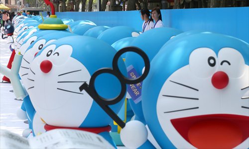 Doraemons with their special gadgets display along the sidewalk. Photo: Cai Xianmin/GT