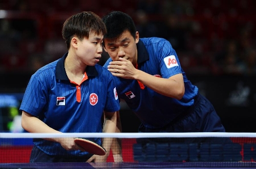 &nbsp;Tang Peng (R) and Ng Wing Nam of Hong Kong of China talk during the first round of mixed doubles against Pierre-Luc Theriault and Luo Anqi of Canada at Palais omnisport de Paris Bercy in Paris, France, on May 14, 2013. Tang and Ng won 4-1. (Xinhua/Tao Xiyi) &nbsp;