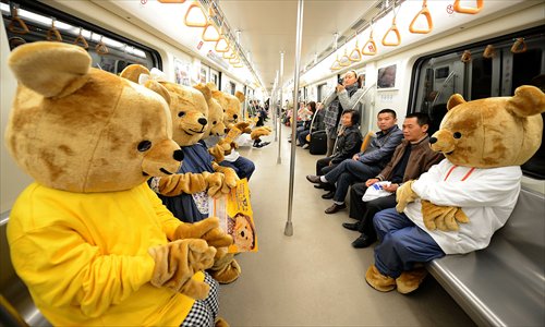 Teddy bear mascots take subway Line 2 in Chengdu, Sichuan Province Friday to promote green commuting as a means to alleviate the traffic congestions. The first teddy bear museum opened the same day in Chengdu. Photo: CFP