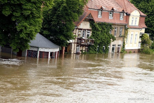 Photo taken on June 4, 2013 shows a flooded street with submerged residential buildings in Halle, eastern Germany. The water level of Saale River across Halle City is expected to rise up to its historical record of 7.8 meters in 400 years, due to persistent heavy rains in south and east Germany. (Xinhua/Pan Xu)  