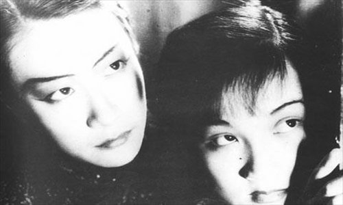 A scene from the 1937 classic Street Angel