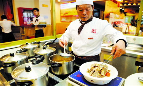 A chef at Xi Bei, Liuliqiao Store in Fengtai district - an A-rated establishment - prepares the day's fare. Photo: Li Hao/GT