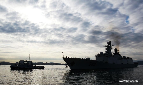  The frigate Huangshan of the 13th naval escort squad sent by the Chinese People's Liberation Army (PLA) Navy arrives at the Toulon harbour in France, April 23, 2013. The 13th convoy fleet including the frigates Huangshan and Hengyang and the supply ship Qinghaihu arrive in Toulon, France on Tuesday, beginning a five-day visit to the country. (Xinhua/Gao Jing)