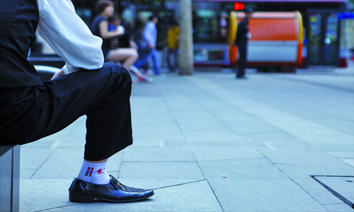Above: A guard wears socks of Qiaodan, a disputed Chinese brand which has been sued for IPR infringement by US basketball legend Michael Jordan. Photo: Guo Yingguang/GT