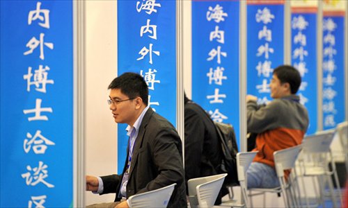 Applicants talk with potential employers at a job fair designed for returned overseas students with PhDs. Photo: CFP