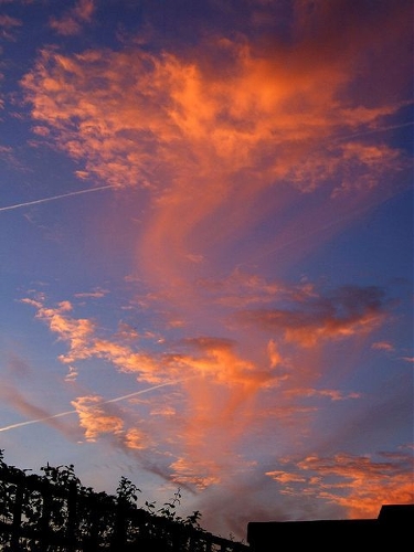 The fallstreak above Liverpool, England (Source: www.gmw.cn)