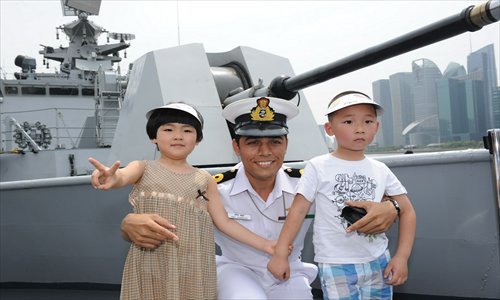 Two Chinese children pose with an Indian sailor while visiting Indian frigate Shivalik on June 16, 2012 during the visit by the Indian navy to Shanghai. Photo: CFP